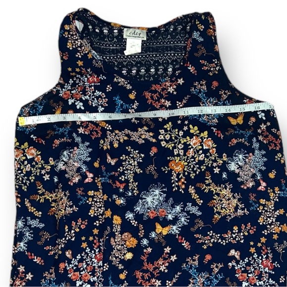 Sleeveless Waterfall Hem Floral Butterfly Trapeze Top w/ Back Lace Detail, Small - Picture 6 of 15